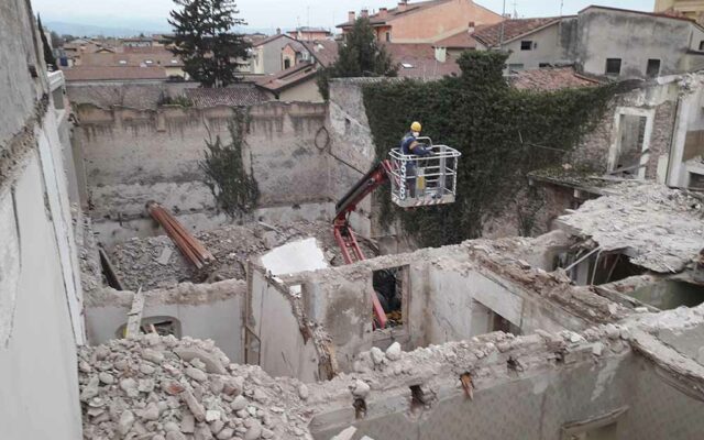 Demolizione e costruzione edificio residenziale a Villafranca - demolizione edificio