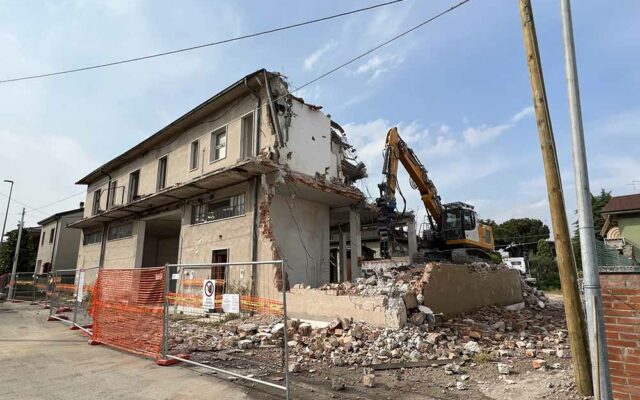 Demolizione e ri costruzione edificio residenziale a Villafranca - demolizione edificio