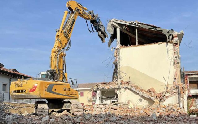 Demolizione villetta e ricostruzione a Villafranca - demolizione