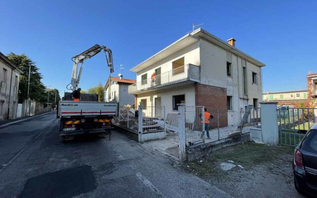 Demolizione villetta e ricostruzione a Villafranca - edificio esistente da demolire
