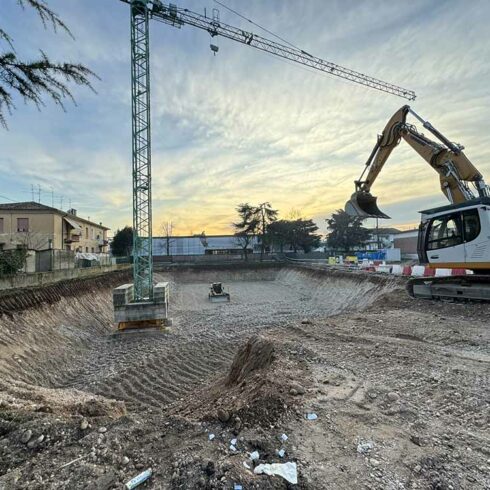 Demolizione edificio e scavo a Dossobuono